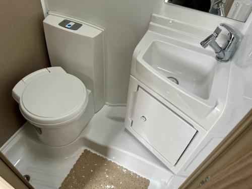 Swift Escape 494 4 Berth Coachbuilt Motorhome dt21-kcf-06-03-2026 (4)