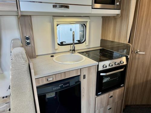 Swift Lifestyle 664 4 Berth Low Profile Motorhome hx65 azb 09-09-2025 (4)