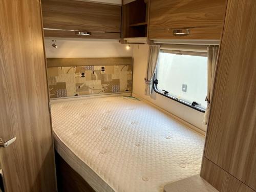 Swift Lifestyle 664 4 Berth Low Profile Motorhome hx65 azb 09-09-2025 (5)