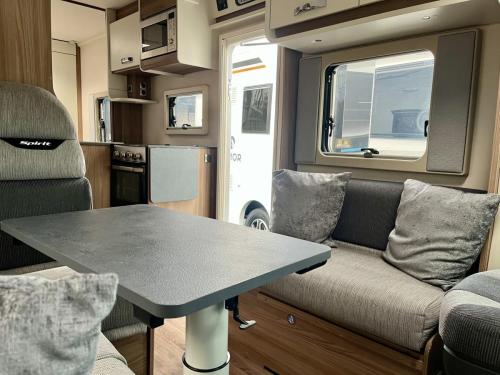 Swift Spirit 694 4 Berth Low Profile Motorhome hg19-yah-27-11-2025 (10)