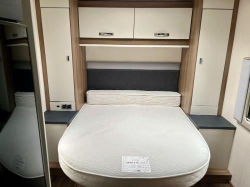 Swift Spirit 694 4 Berth Low Profile Motorhome hg19-yah-27-11-2025 (13)