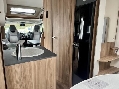 Swift Spirit 694 4 Berth Low Profile Motorhome hg19-yah-27-11-2025 (17)