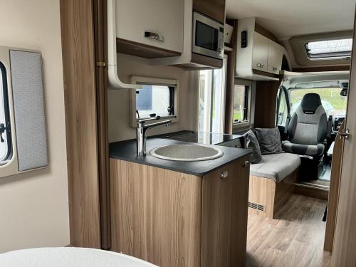 Swift Spirit 694 4 Berth Low Profile Motorhome hg19-yah-27-11-2025 (5)