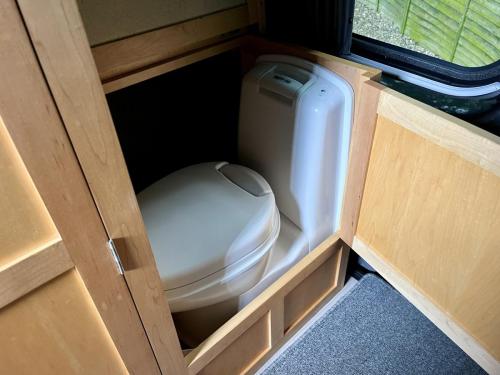 Vauxhall Vivaro 4 Berth Pop Top Campervan dy16 wfu 17-06-2025 (8)