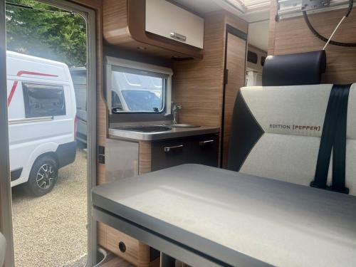Weinsberg CaraCompact 600 MEG 2 Berth Low Profile Motorhome w01889-04-07-2025 (11)