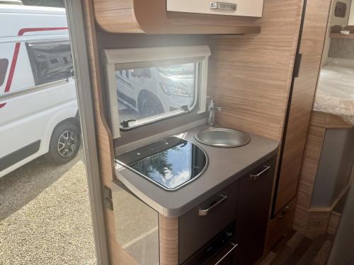 Weinsberg CaraCompact 600 MEG 2 Berth Low Profile Motorhome w01889-04-07-2025 (7)