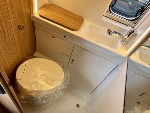 Weinsberg Carabus Edition Fire 540 MQ 3 Berth Coachbuilt Campervan w13192-04-06-2025 (15)