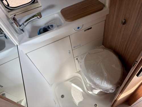 Weinsberg Carabus Edition Fire 540 MQ 3 Berth Coachbuilt Campervan w80655-22-07-2026 (5)