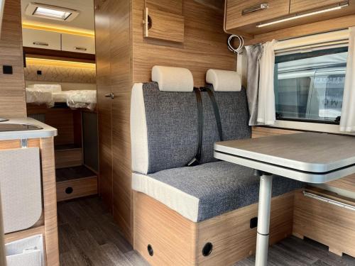 Weinsberg Carasuite 650 MEG 4 Berth Low Profile Motorhome w10447-13-03-2026 (12)