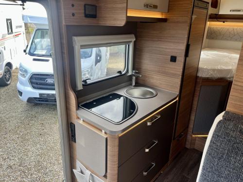 Weinsberg Carasuite 650 MEG 4 Berth Low Profile Motorhome w10447-13-03-2026 (15)
