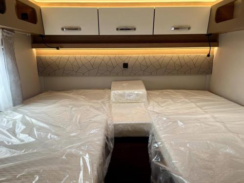 Weinsberg Carasuite 650 MEG 4 Berth Low Profile Motorhome w10447-13-03-2026 (3)