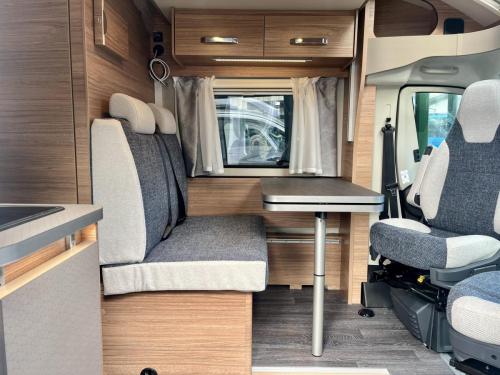 Weinsberg Carasuite 650 MEG 4 Berth Low Profile Motorhome w10447-13-03-2026 (4)