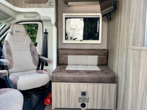 moto-trek-xplora-fdb-2-berth-low-profile-motorhome yj73 eao 24-04-2025 (2)