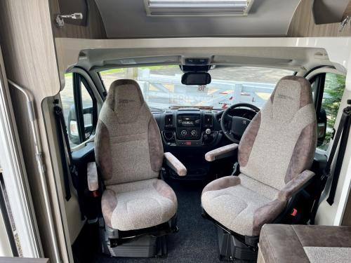 moto-trek-xplora-fdb-2-berth-low-profile-motorhome yj73 eao 24-04-2025 (9)