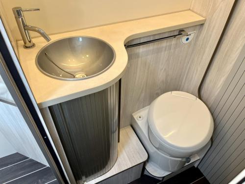 rimor-kilig-66-plus-4-berth-low-profile-motorhome r02000 29-04-2025 (6)