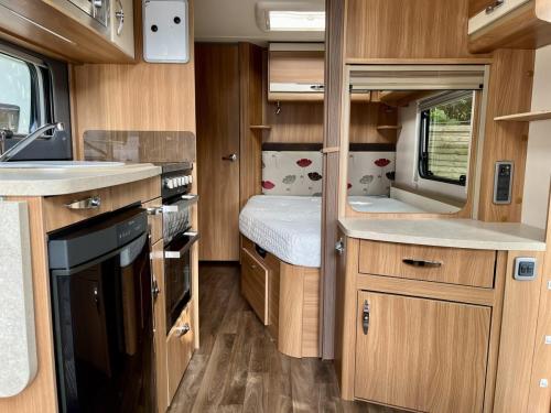 swift challenger se 570 4 berth touring caravan-02-09-2025 (5)