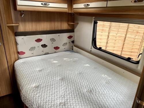 swift challenger se 570 4 berth touring caravan-02-09-2025 (6)