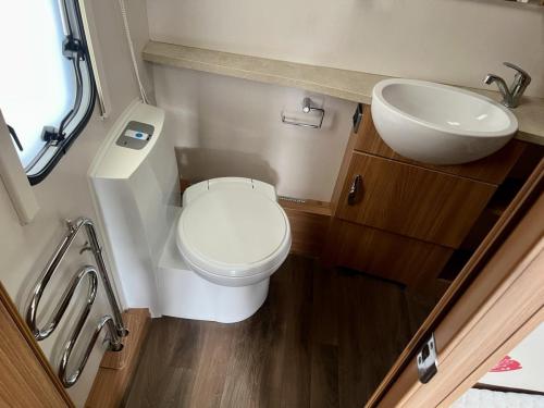 swift challenger se 570 4 berth touring caravan-02-09-2025 (8)