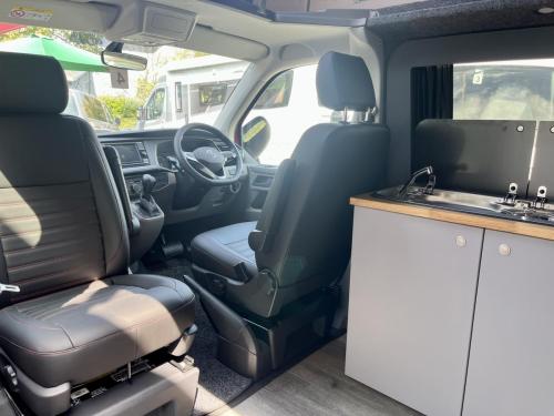volkswagen-transporter-t6-1-swb-t30-4-berth-pop-top-campervan el17897 01-05-2025 (16)