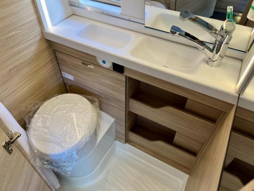 Knaus-BoxLife-Pro-600-Street-3-Berth-Coachbuilt-Campervan-k72555-9